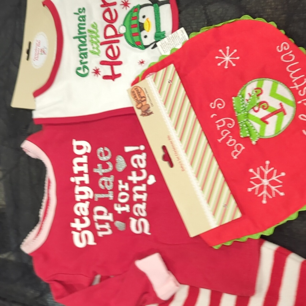 12 month girls Christmas pajamas, with 2 Christmas bibs